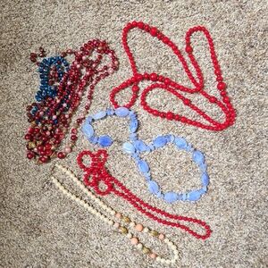 VINTAGE BEADS. LOT OF 5